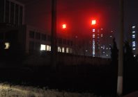 熒光燈通過(guò)幾個(gè)過(guò)程的協(xié)作將電能轉(zhuǎn)換成光能